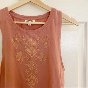 🌺 Billabong peachy embroidered tank top